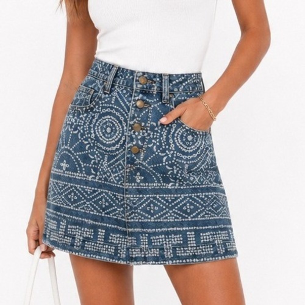 Free People Blue White Boho Medallion Print Denim Button Front Mini Skirt Size 4